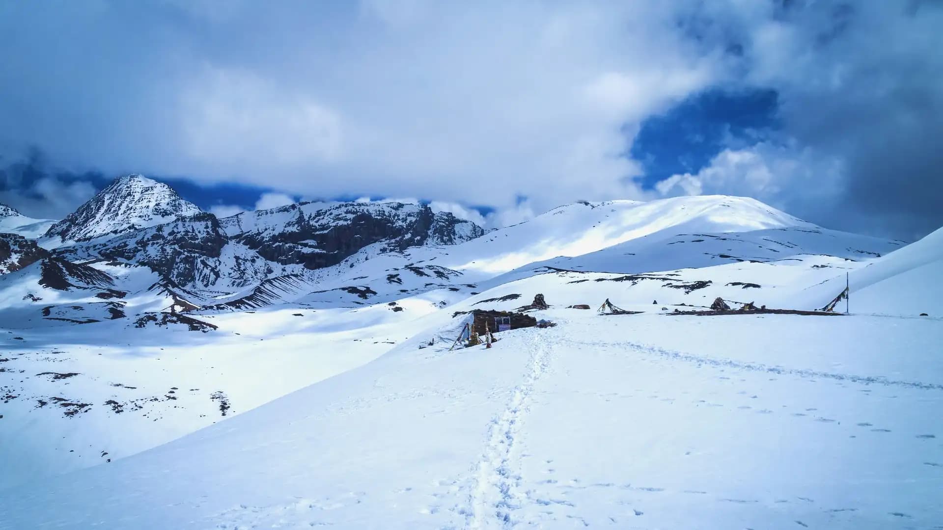 Thorong La Pass – Altitude, Route & What to Expect